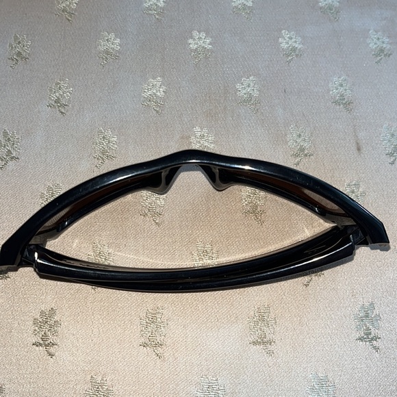 Oakley sunglasses Fuel Cell excellent shape Black frame Brown lenses - Picture 5 of 7